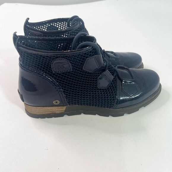 Sorel Ankle Boots Womens 8.5 Navy Blue Patent Leather Major Mesh Lace Up Booties - Picture 1 of 10